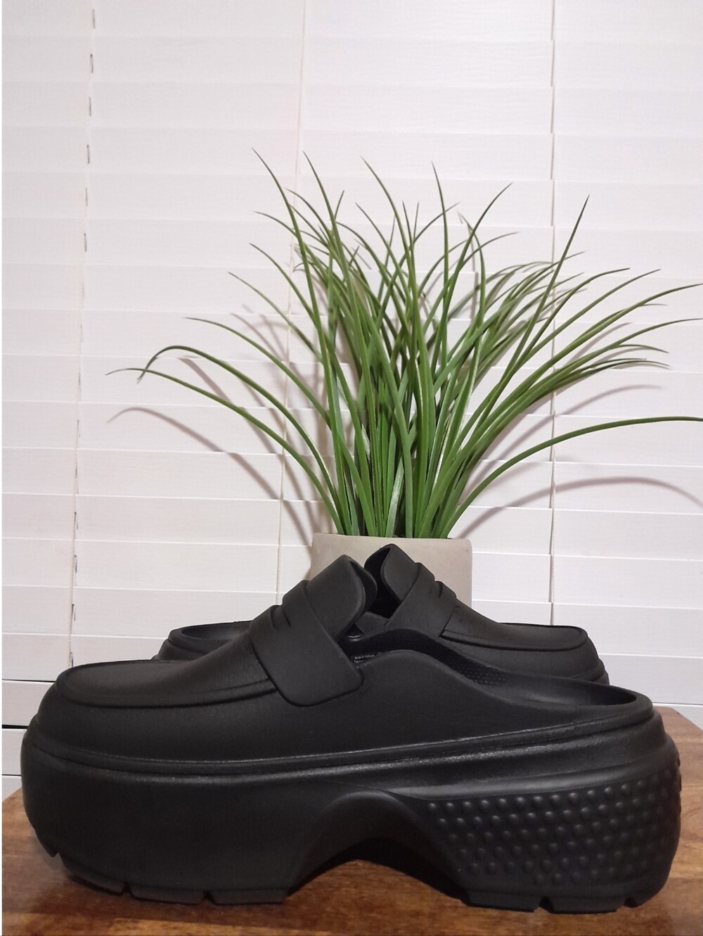 Crocs Chunky Platform Lugged Stomp Loafers Mules Black Sz W10 M8 - Picture 11 of 12